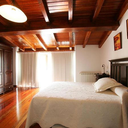 بيت شباب Casa Da Botica A Estrada Os Casares الغرفة الصورة