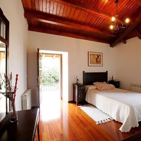 بيت شباب Casa Da Botica A Estrada Os Casares الغرفة الصورة
