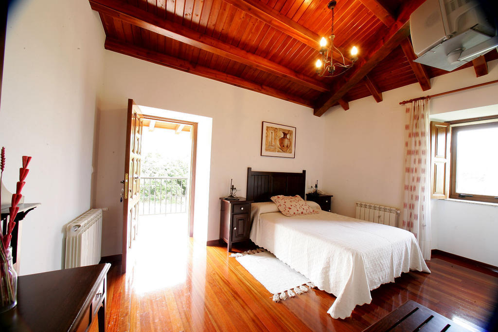 بيت شباب Casa Da Botica A Estrada Os Casares المظهر الخارجي الصورة