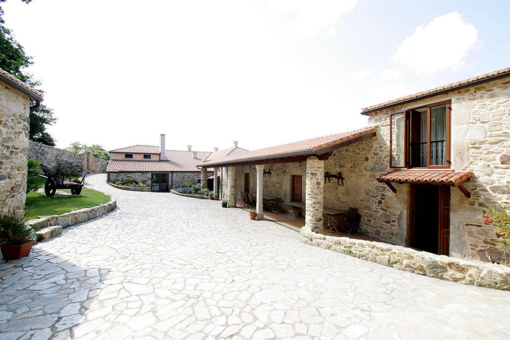 بيت شباب Casa Da Botica A Estrada Os Casares المظهر الخارجي الصورة