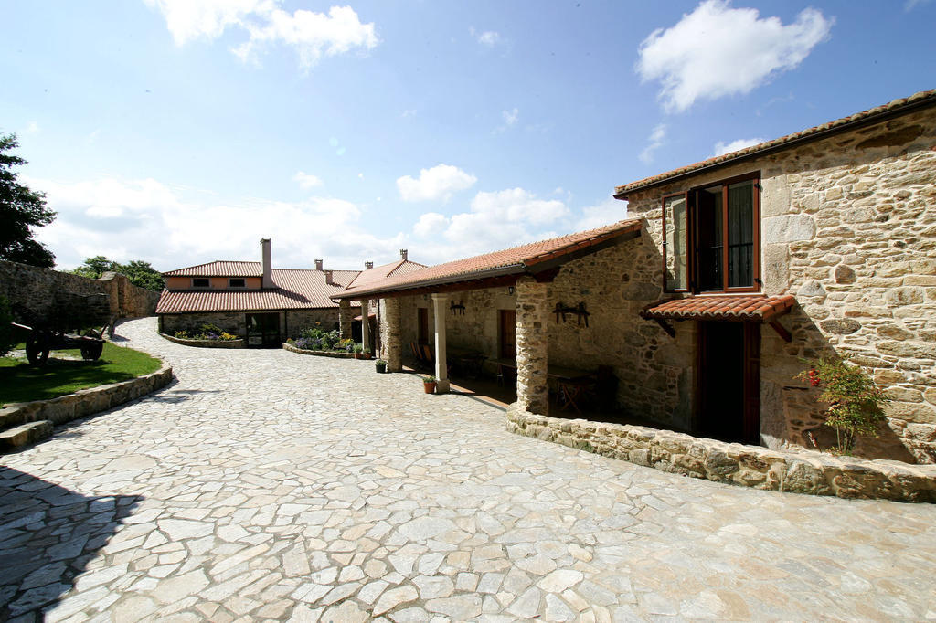 بيت شباب Casa Da Botica A Estrada Os Casares المظهر الخارجي الصورة